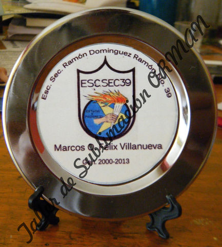 Reconocimiento en lámina sobre base de metal.